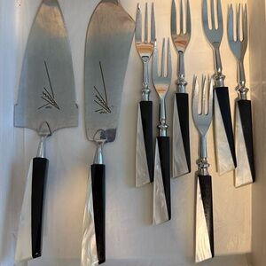 Stylish Black and Silver Cake Serving Set